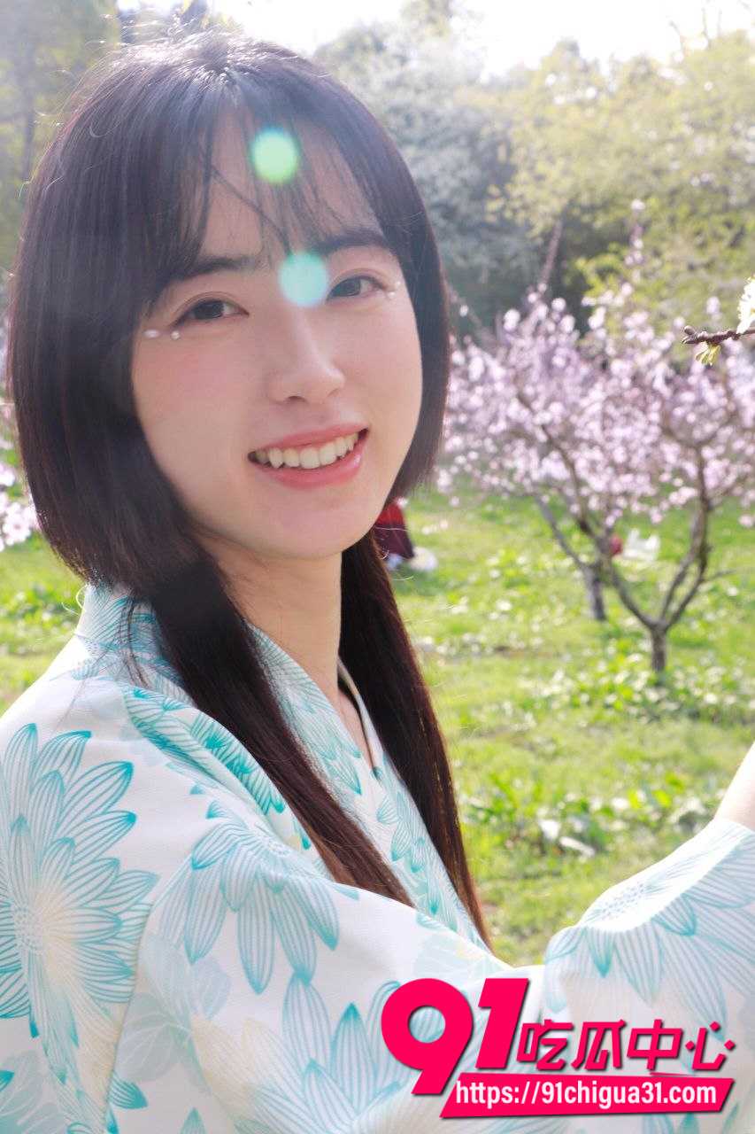 上海可爱女友穿肚兜极品身材床上狂操 蒙眼深喉高潮连连情绪价值拉满湿透叫老公！