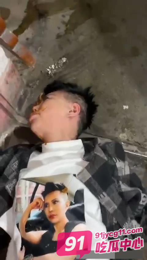 一条有味道的视频 网红为博眼球挑战吃屎尿 全视频流出！ 配图6