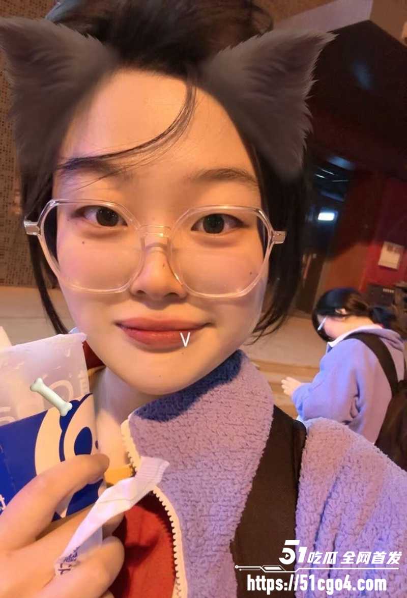 天津眼镜反差嫩妹不雅视频曝光 1 拷贝