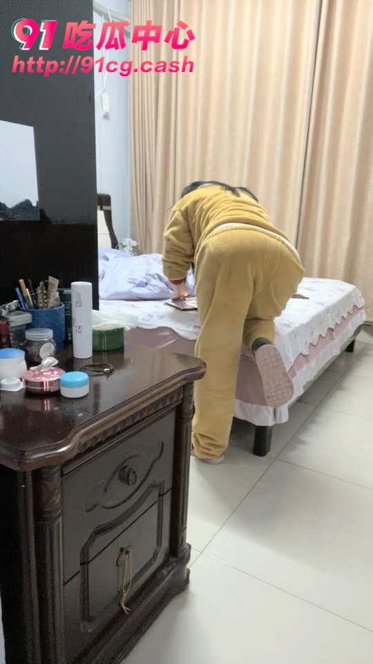 【精虫上脑干嫂子】手淫看片忍不住 实践操作干嫂子！