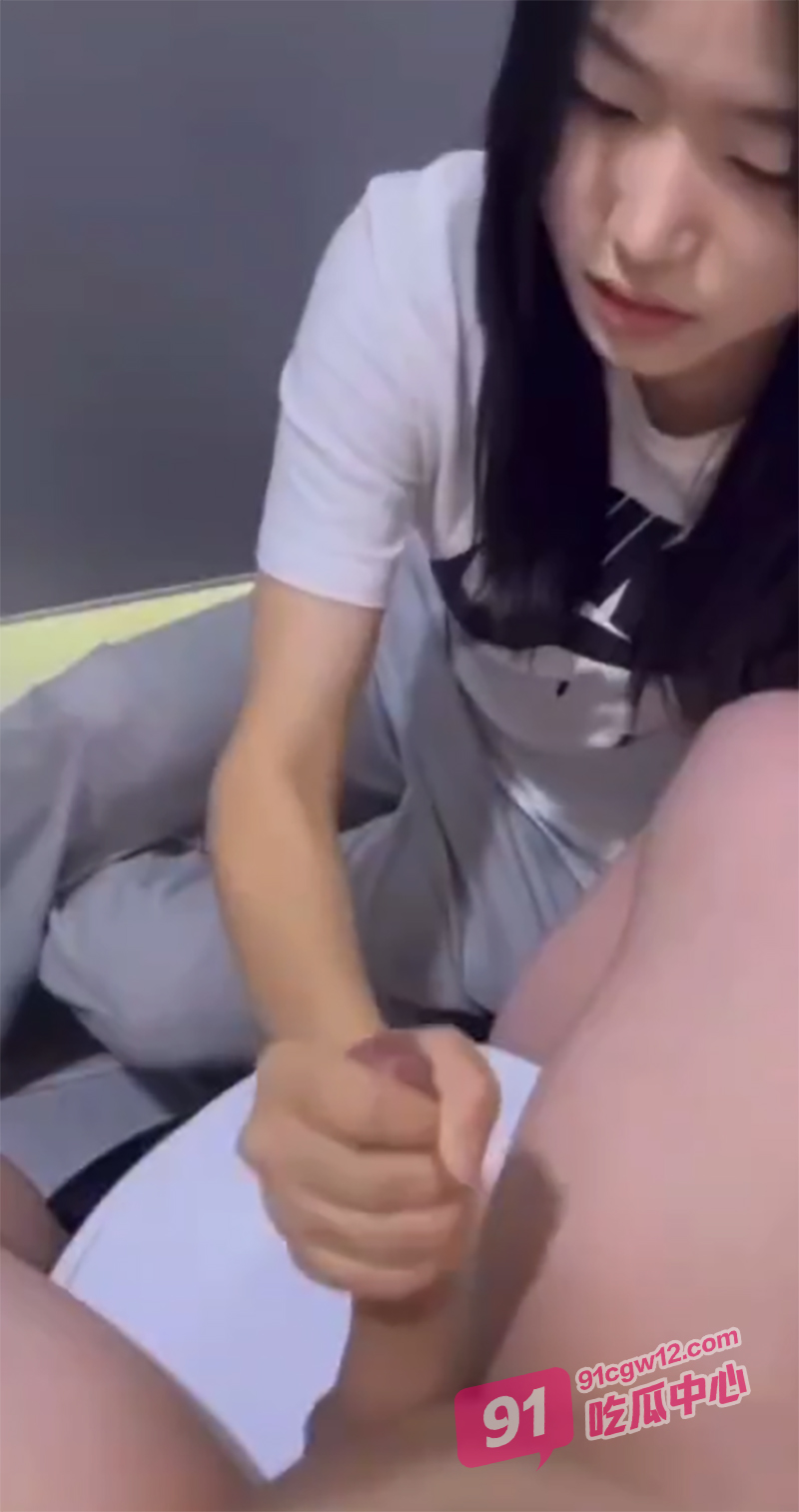 女帮男打飞机大赛合集 各种妹子认真吃鸡 熟练的手搓打飞机榨精颜射