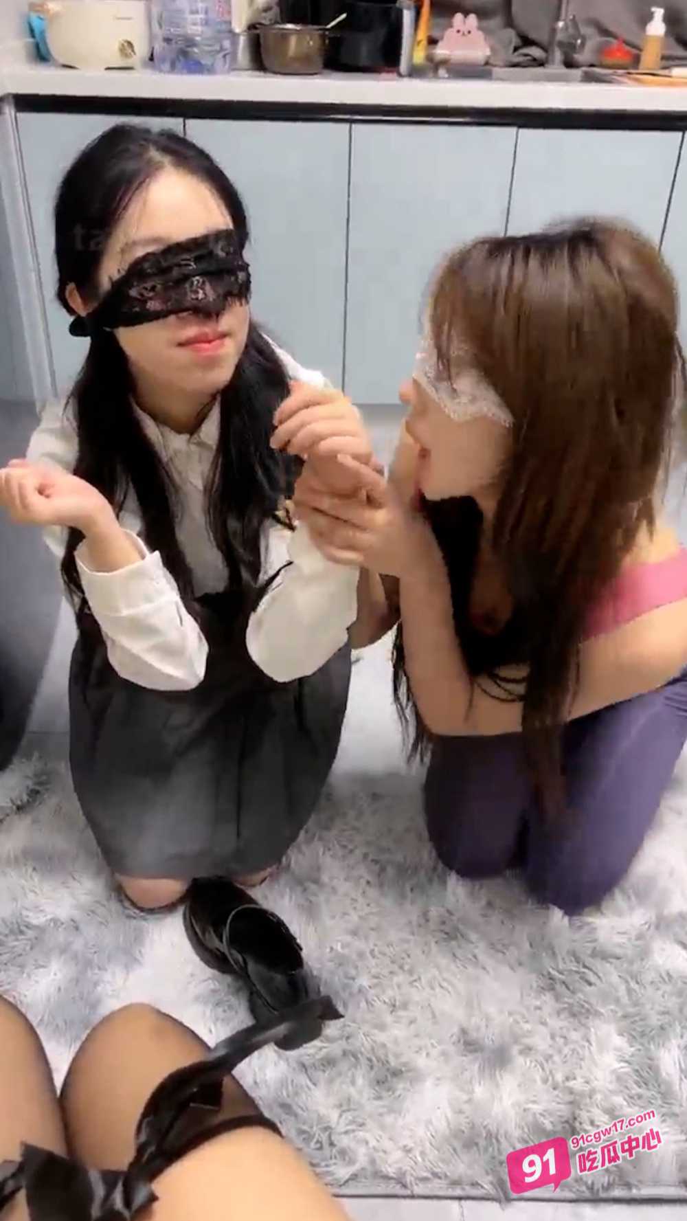 还是女奴会玩啊！戴着蕾丝眼罩互舔 这是母狗成对快乐加倍啊！