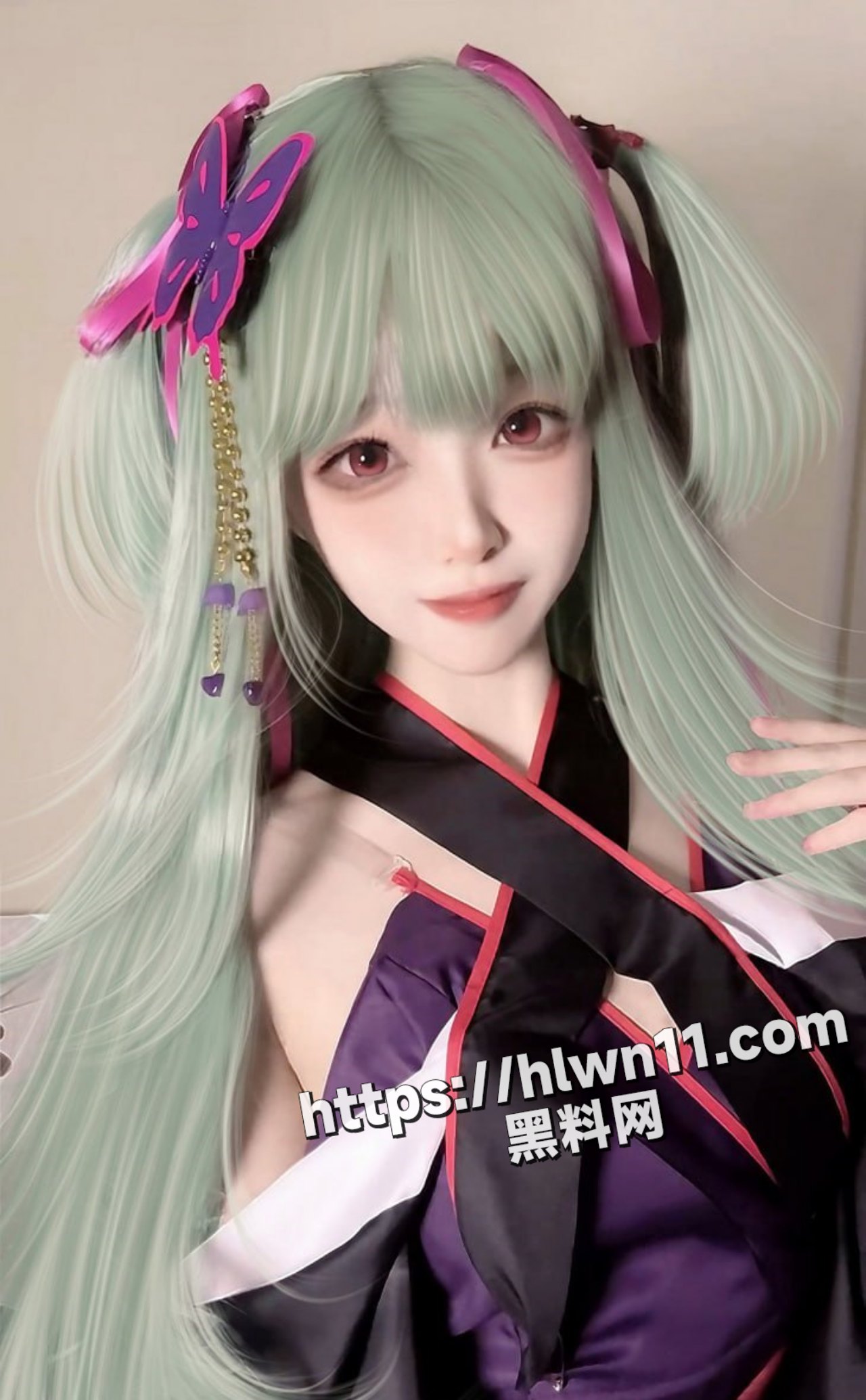 推特女神 神探狸狸/人形玩偶doll 最新自慰露出视频流出 道具插逼高潮不断！
