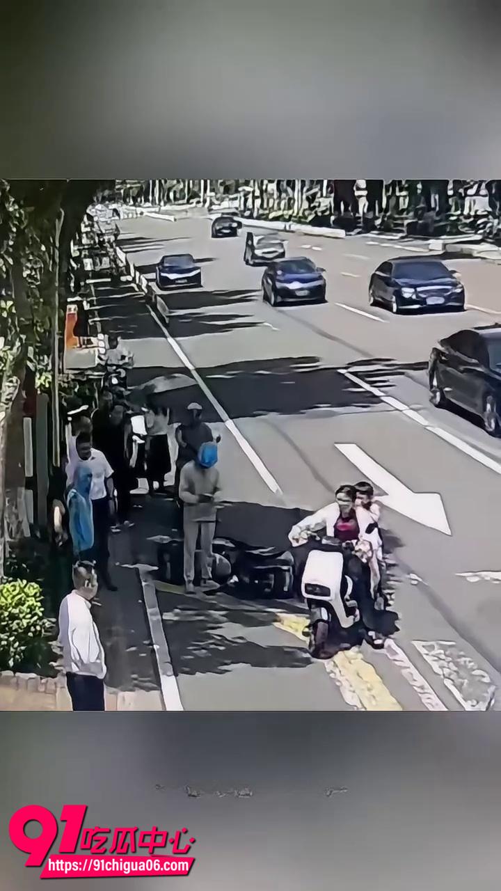 小米yu7女车主剐蹭监控6