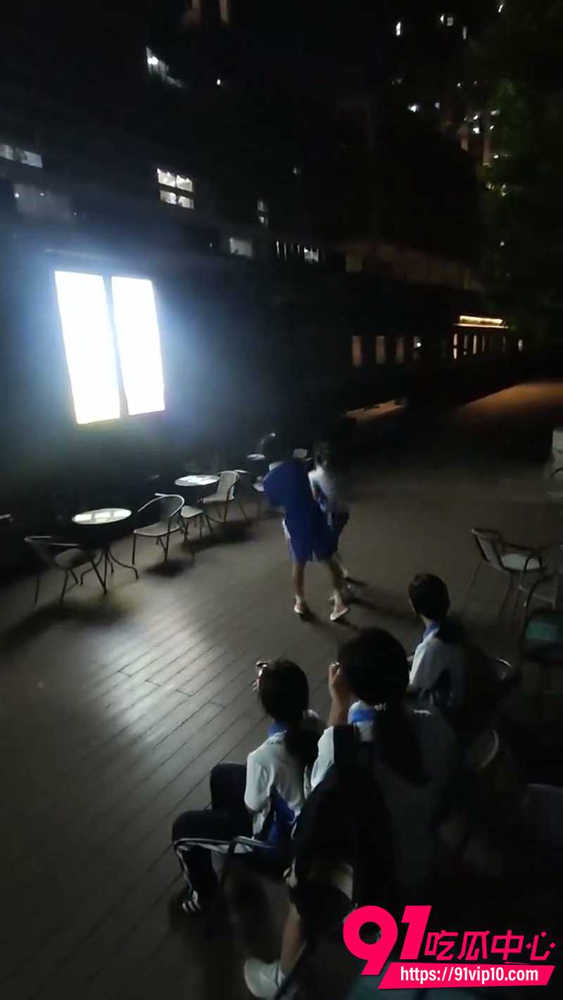 深圳罗湖教科院附属学校男生校园霸凌女生 一脚猛踢下体直接踹倒在地 监控多角度视频曝光!