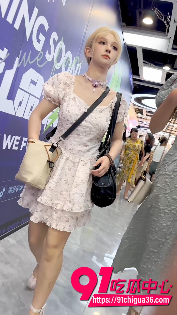 KFC抄底甜美混血学生妹2