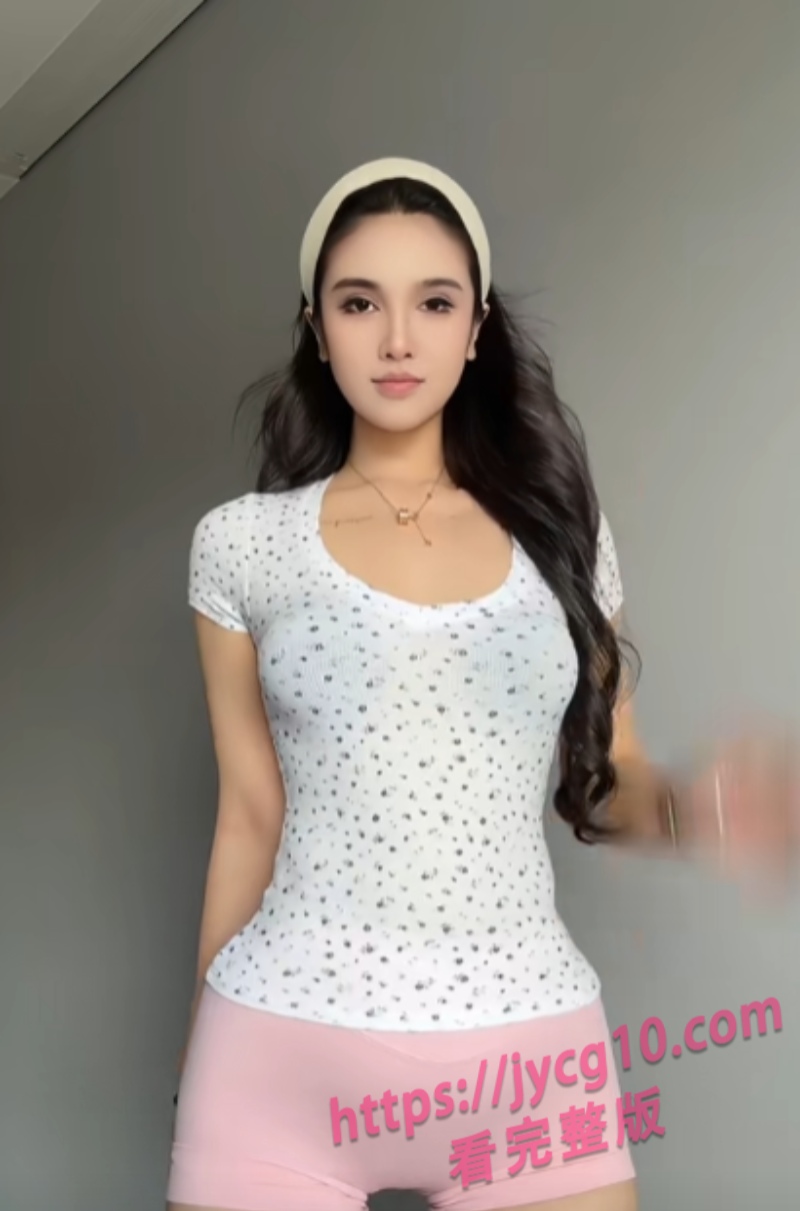 百万粉网红王晶私影流出!后花园全开释放情欲真面目! 配图4