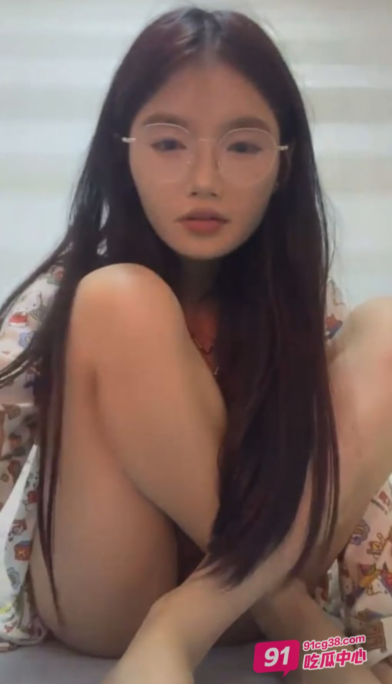 困困兔最新作震撼来袭！清纯学妹宿舍自慰爆火后越玩越刺激了～ 配图4