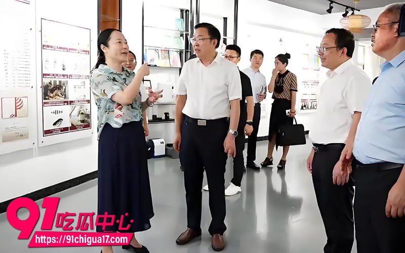 湖南省邵阳市副市长仇珂静因贪污落马曾经包养男模的黑历史曝光16