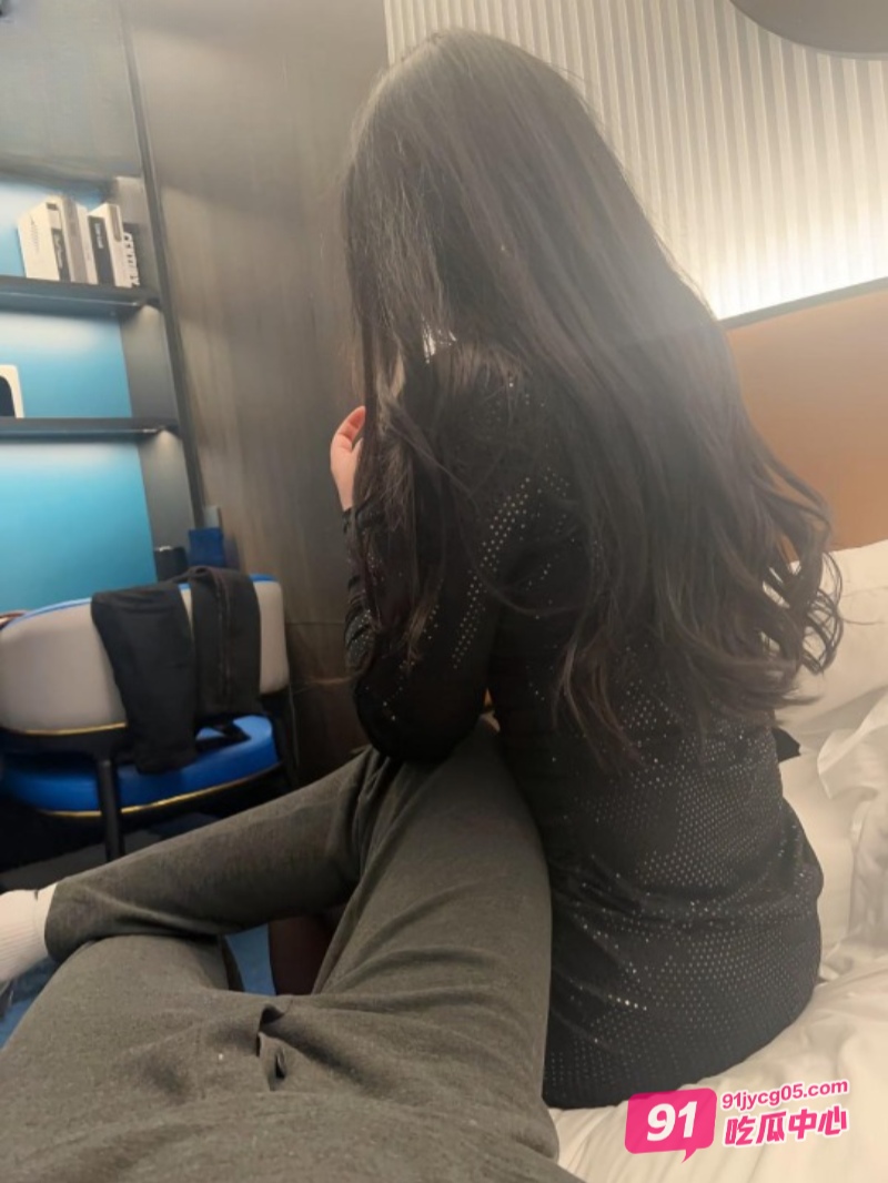 「姐弟乱伦」姐姐第一次和我开房做爱 被干的水都喷我脸上了~ 配图2