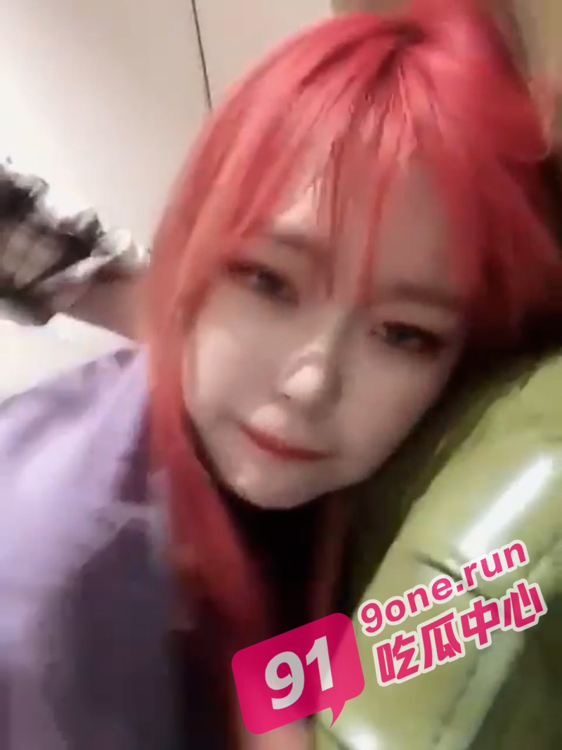 瞧把妹妹屁股都扇红了!红发小妹被爆操 插进去的时候是真疼!