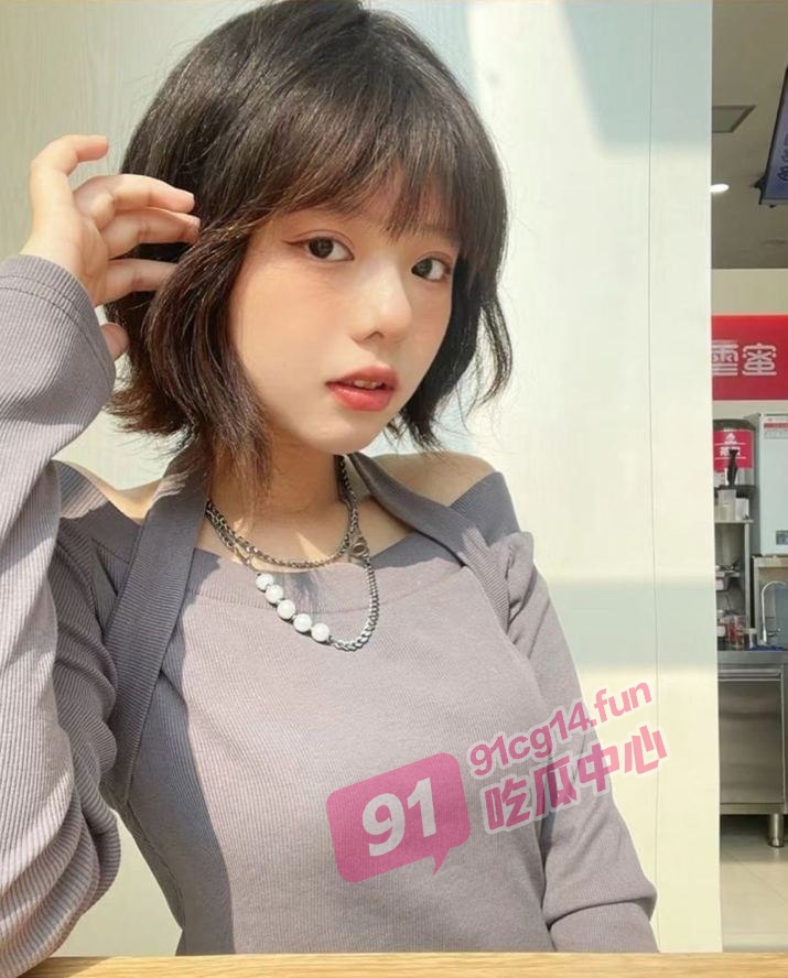 刚满十八岁～天津萝莉少女薛可欣 拿着男友的钱去拍极致写真照 结果玩这一手！