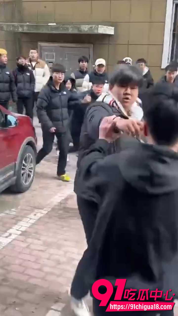 山东精神小伙单挑变群殴3