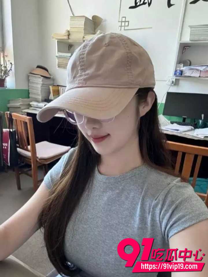 长沙湖南中医药高等专科学校护理学院尹梦琪 白皙眼镜婊与前男友私密视频流出