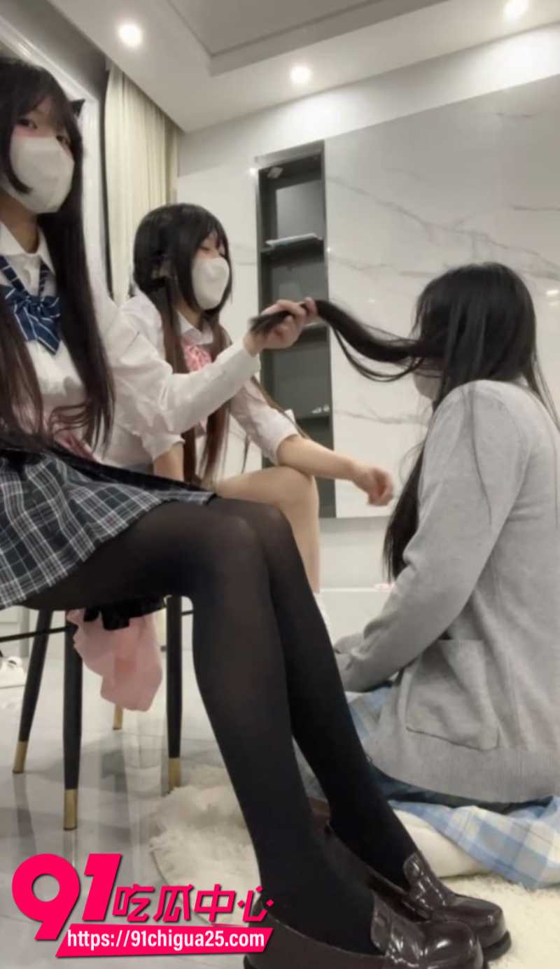 精神小妹身穿JK制服把女同学调教成母狗2 精神小妹身穿JK制服把女同学调教成母狗2