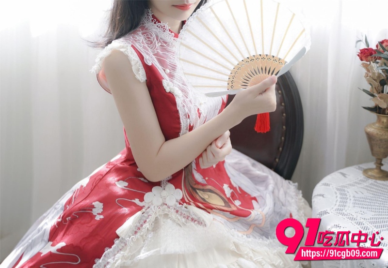 极品福利姬 铃木美咲 乱世香华上卷 洛丽塔白丝各种手艺齐上阵玩弄假屌 淫荡表演尽显骚浪本色