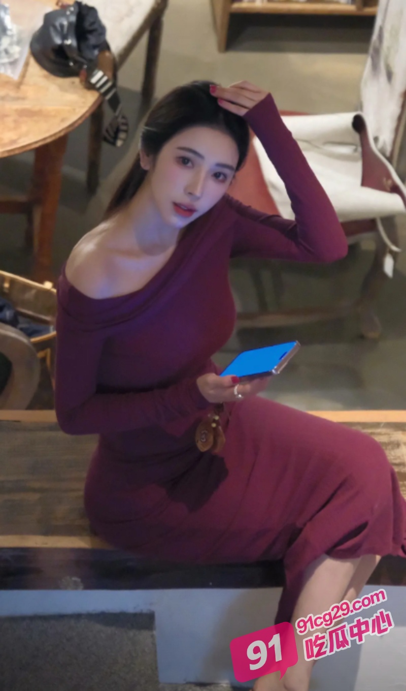 绿帽老公把老婆送给村里寡夫玩车震野战 头顶青青草原还要拍视频记录！