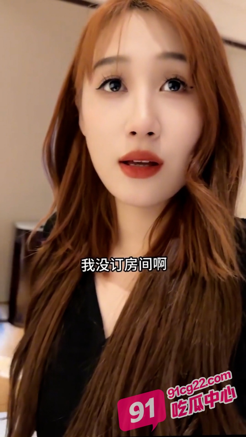 父子俩的女宠秘书 和爸爸的女秘书出差 发现了两人惊天的秘密！