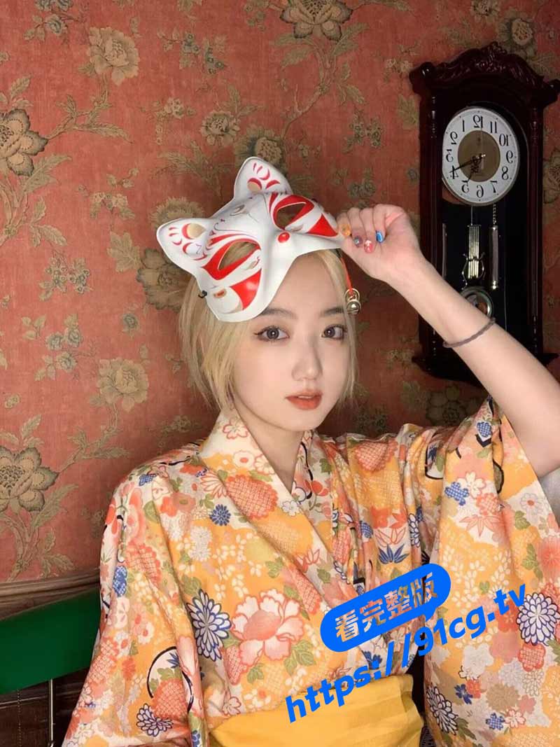 论坛60RMB精品反差婊 拿起手机记录生活 我和我的网红美妆女友 小女友真会玩