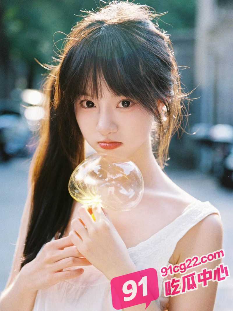 兄妹乱伦之和妹妹解锁新姿势 享受可能被看到的刺激!