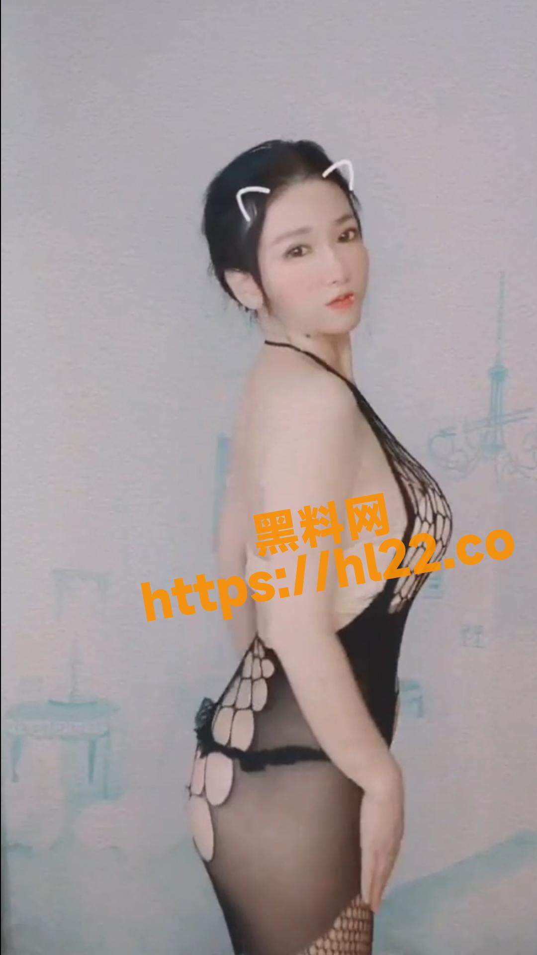 快手女主播柚子骚舞勾引金主,少妇情趣大尺度私拍福利,毛多肥臀大长腿