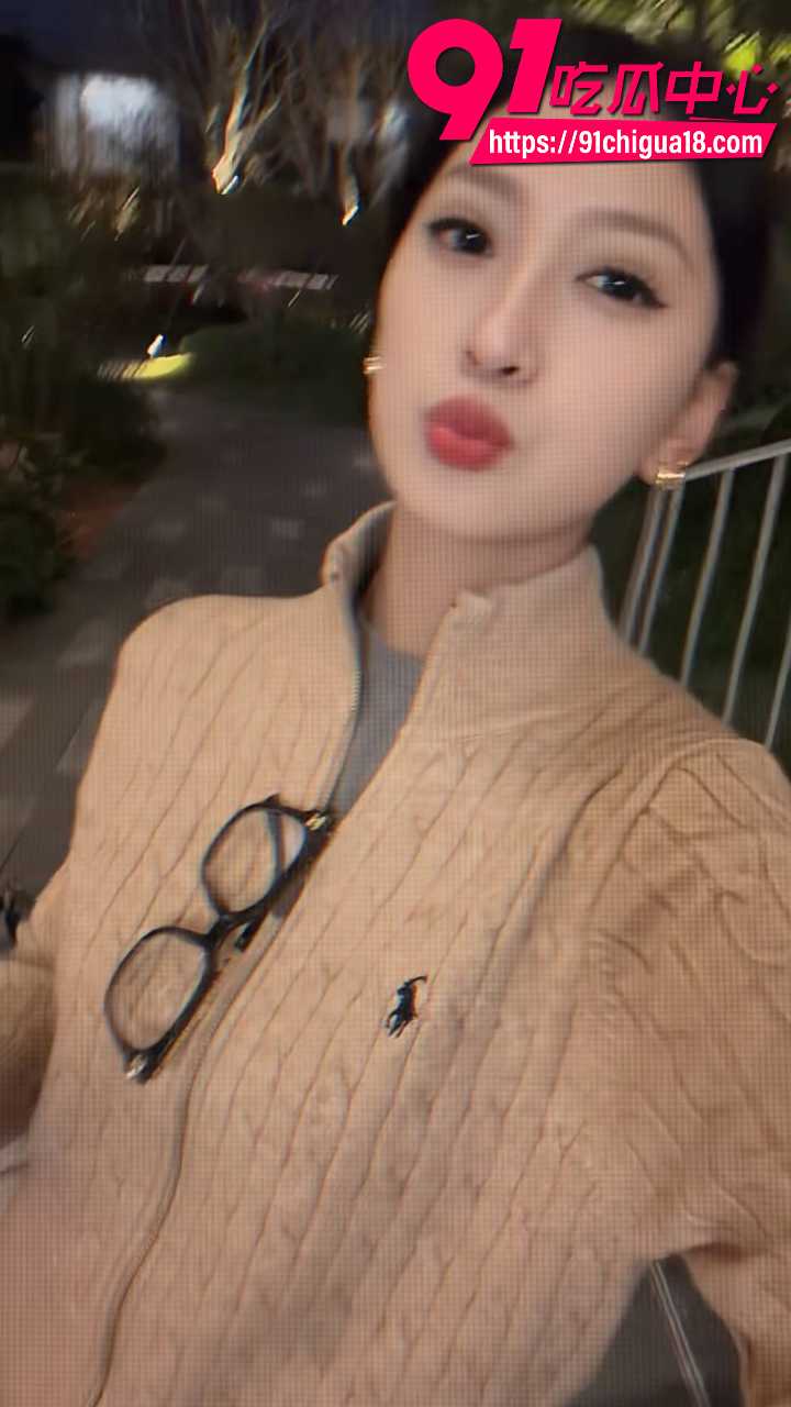 藏族网红扎西巴姆和吉吉打扑克视频疯传14