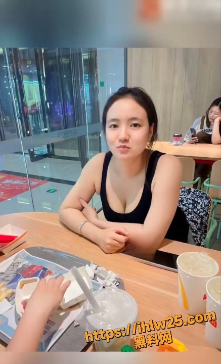 哈尔滨新婚夫妻大整花活 把媳妇灌醉后让好友齐操淫穴同享高潮！