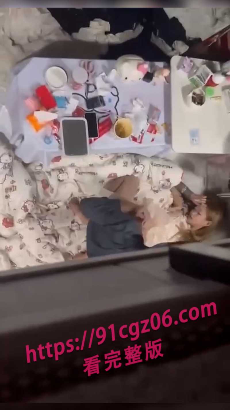 精神小妹带男孩在合租宿舍做爱网页素材2素材水印版