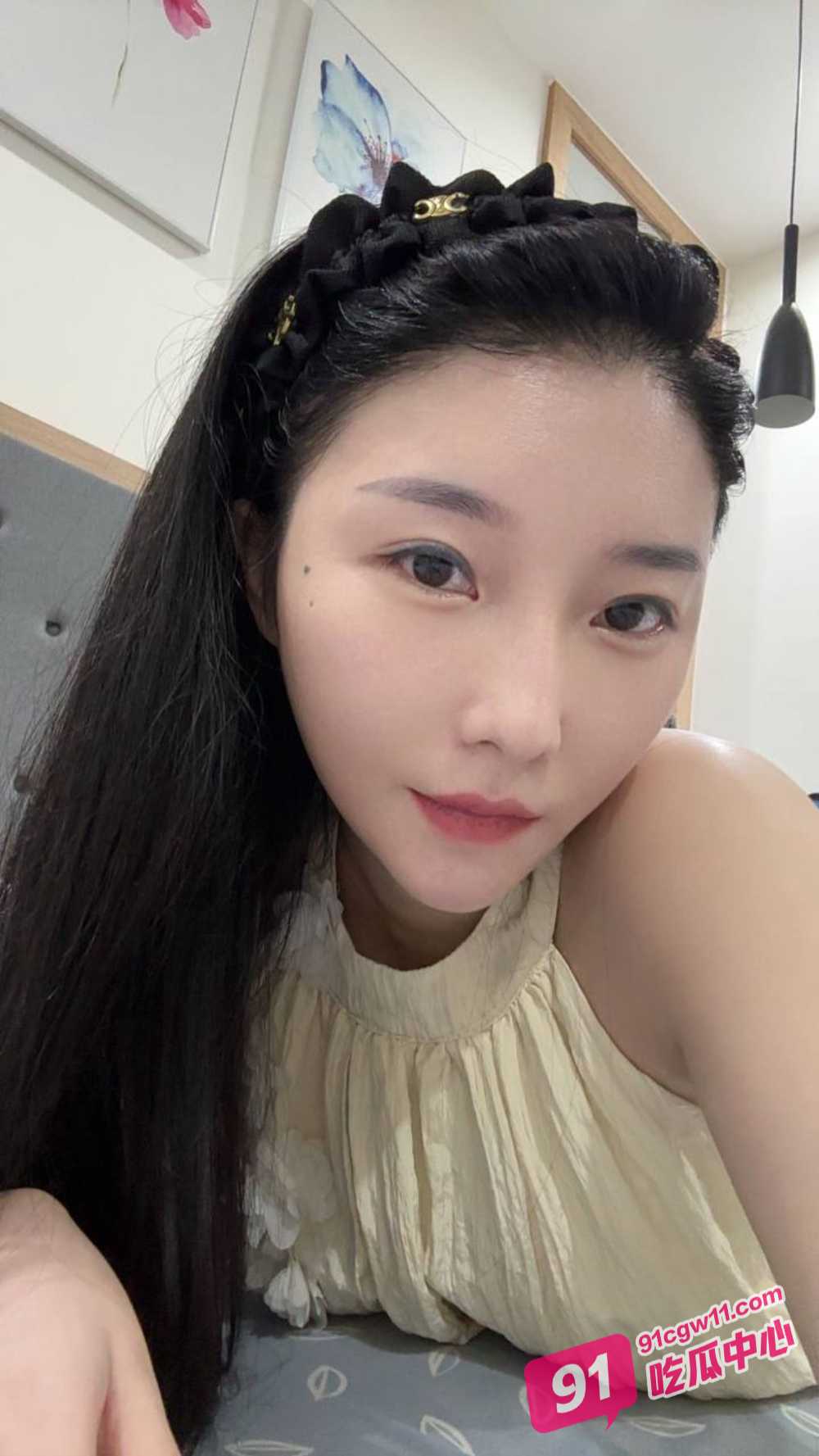 换妻现场4P激战！两对夫妻坦诚相对 酒精和游戏过后点燃激情！ 配图2