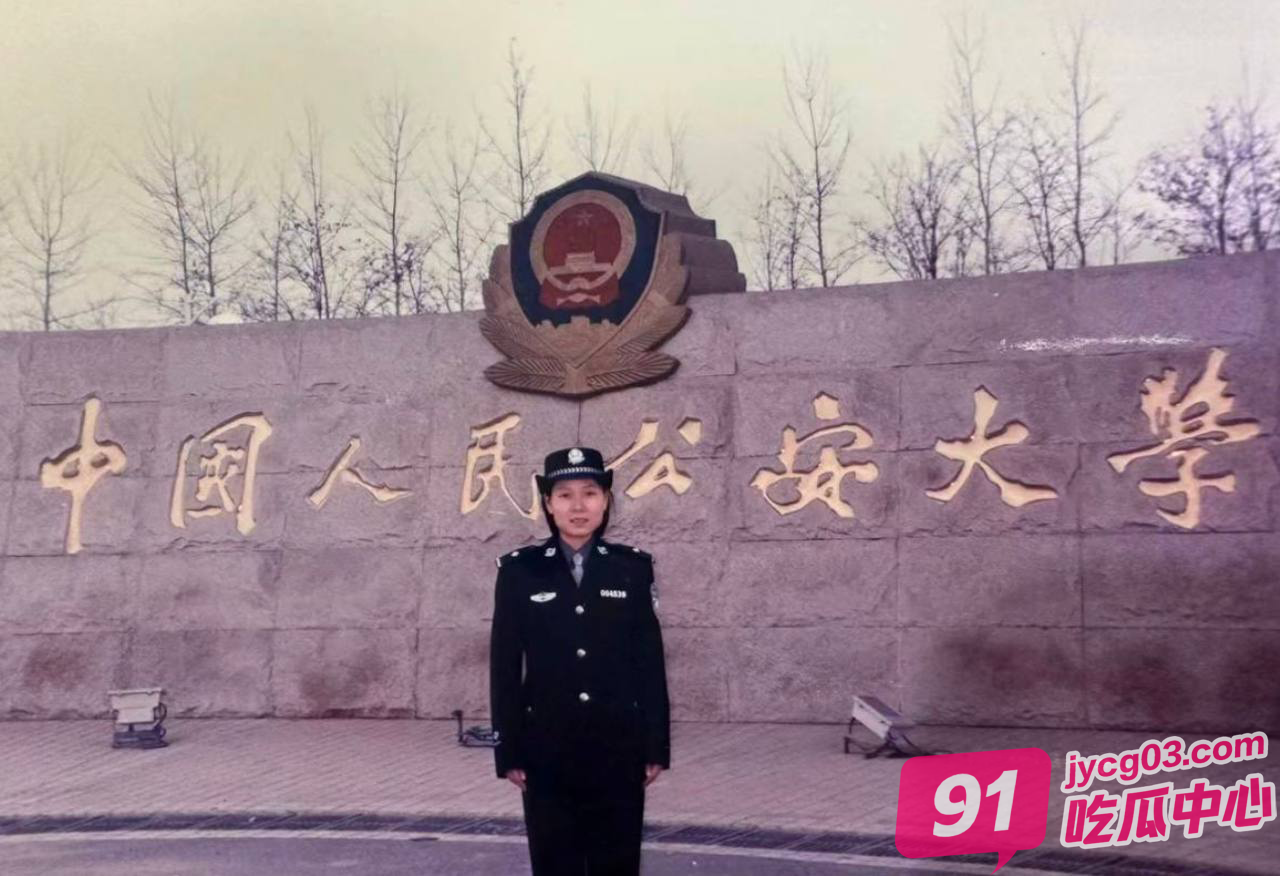 换偶女警苏静复出拍片!教学内容传入国内遭外网疯传~ 配图