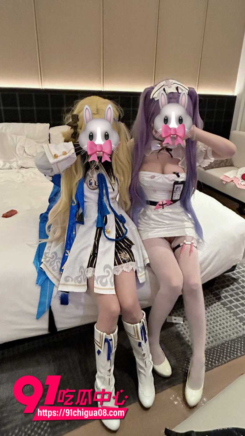 圣诞节双飞两只小萝莉 金主爸爸的肉棒轮番抽插 房间里充斥妹子们淫荡的娇喘声