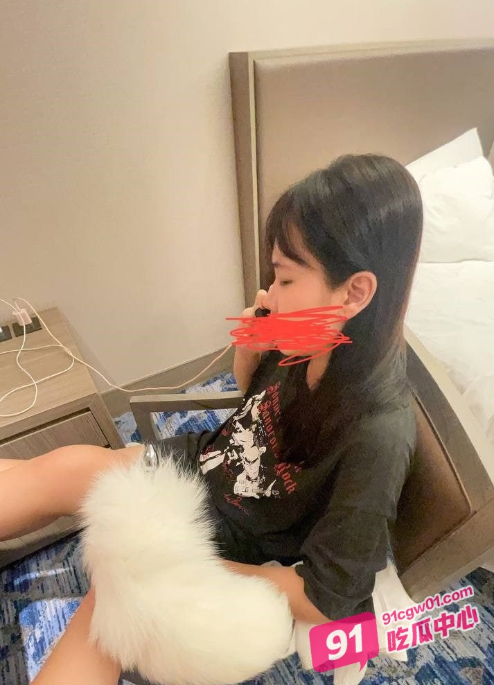 推特极品骚妻小肥羊组织线下4p换妻活动 超多夫妻报名参与淫乱派对! 配图4