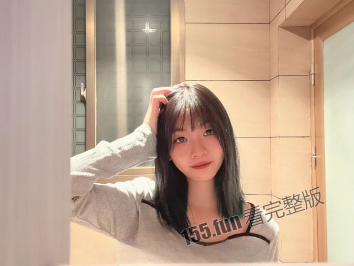 重庆21岁奶茶妹 被忽悠拍私房写真 半推半就的被摄影师强上了