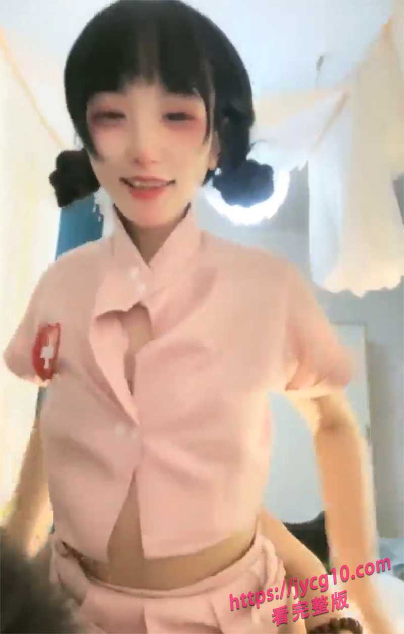 缺钱的可爱萝莉 为赚钱和男友付费房直播啪啪 谁料直播录屏被网友流出 配图2