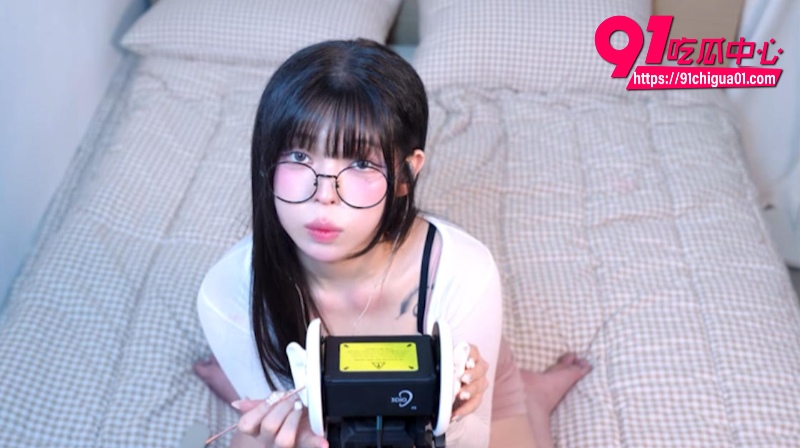 ASMR白嫩眼镜妹精致采耳7