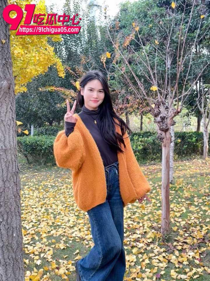 辽宁大连的少妇最爱的姿势 高高撅起翘臀等待爸爸猛烈抽插,自慰到喷水高潮的极致淫荡