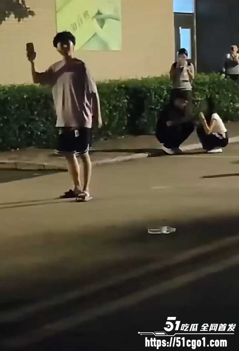 河北沧州师范学院女生脚踏两条船被当场抓包7拷贝 河北沧州师范学院女生脚踏两条船被当场抓包7拷贝