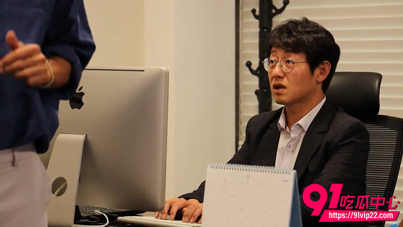 韩国三级片职场恋爱史3 容貌出众的女职员为了生存 竟然办公室金钱肉体交易!