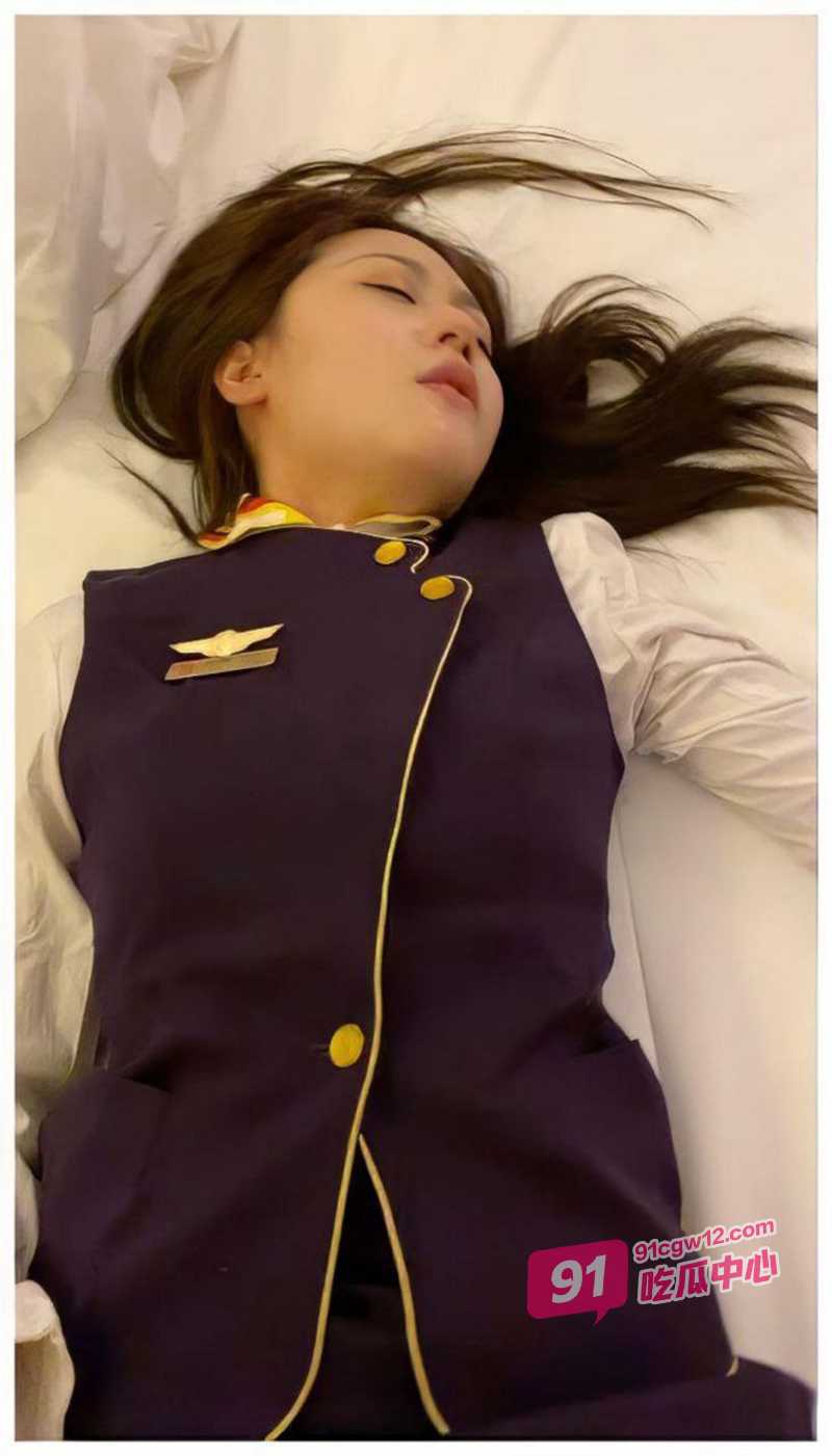百度云泄密 空姐约炮土豪哥视频曝光 深喉口交卖力侍奉 全自动上位骑乘 爽到停不下来！ 配图4