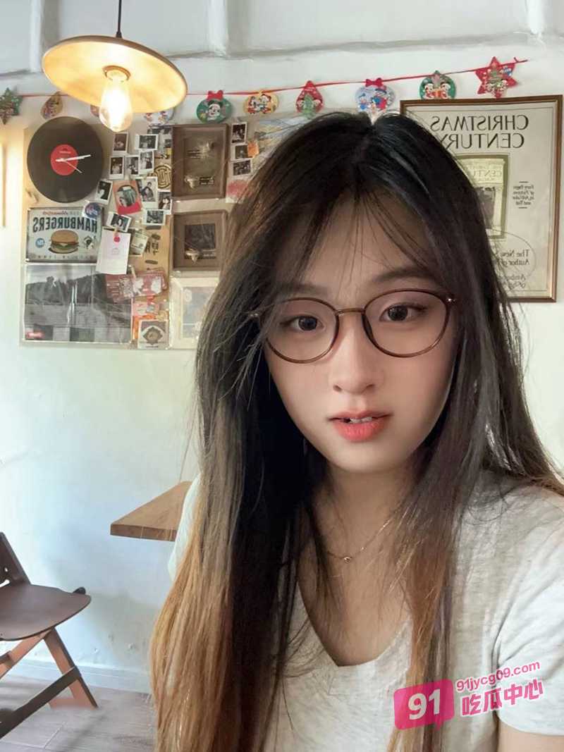 云南师范陈可可视频流出 主动骑乘晃动肥臀 臀浪一波接一波 配图2
