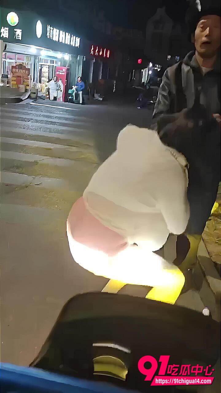 巨乳男娘卖淫被识破2