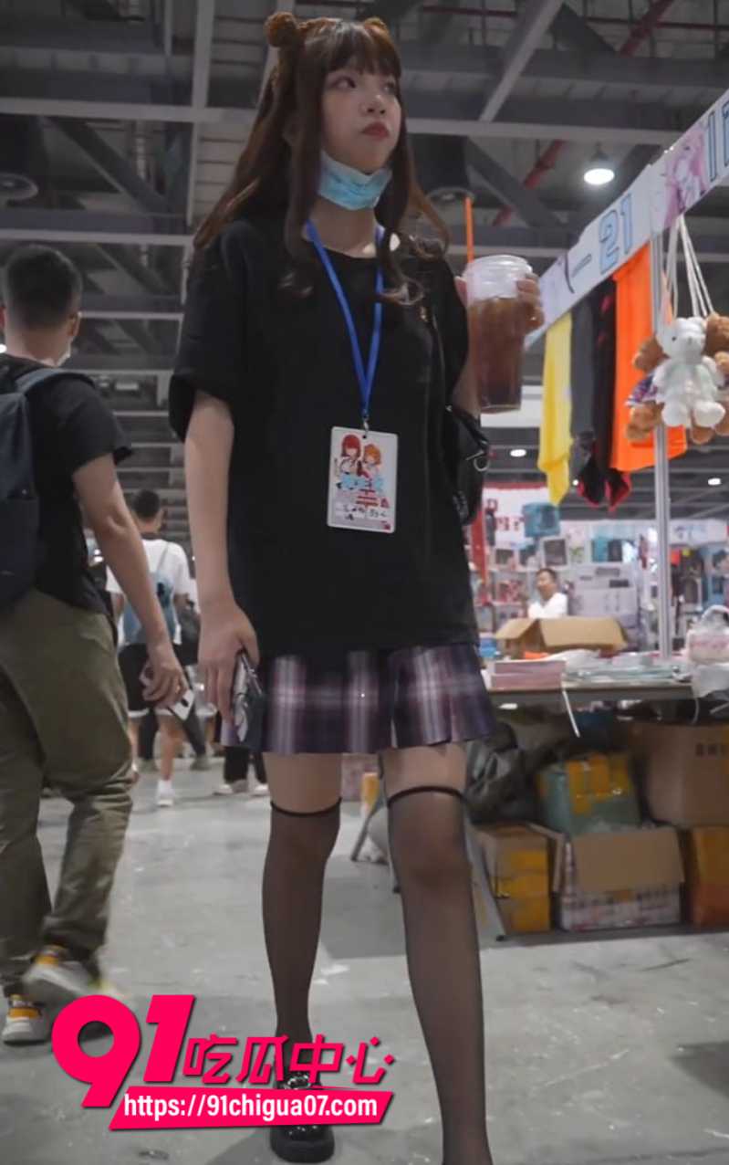 抄底大神 漫展偷拍JK嫩妹 尾随偷拍了一路 裙底风光全部都被记录了下来
