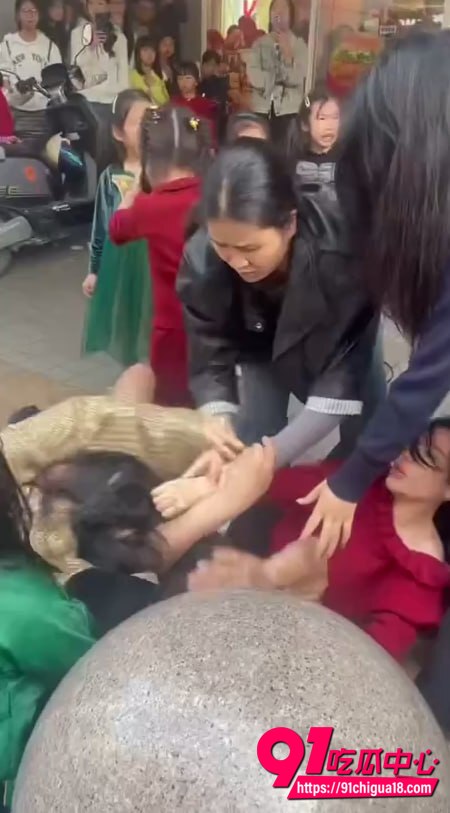 惠州惠阳女子街头互殴现场4
