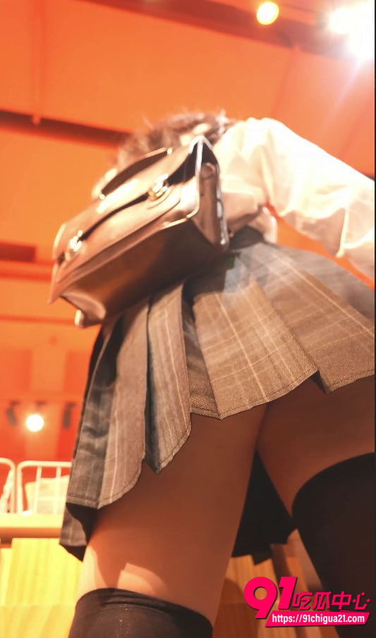 大神抄底短裙学生妹视频4