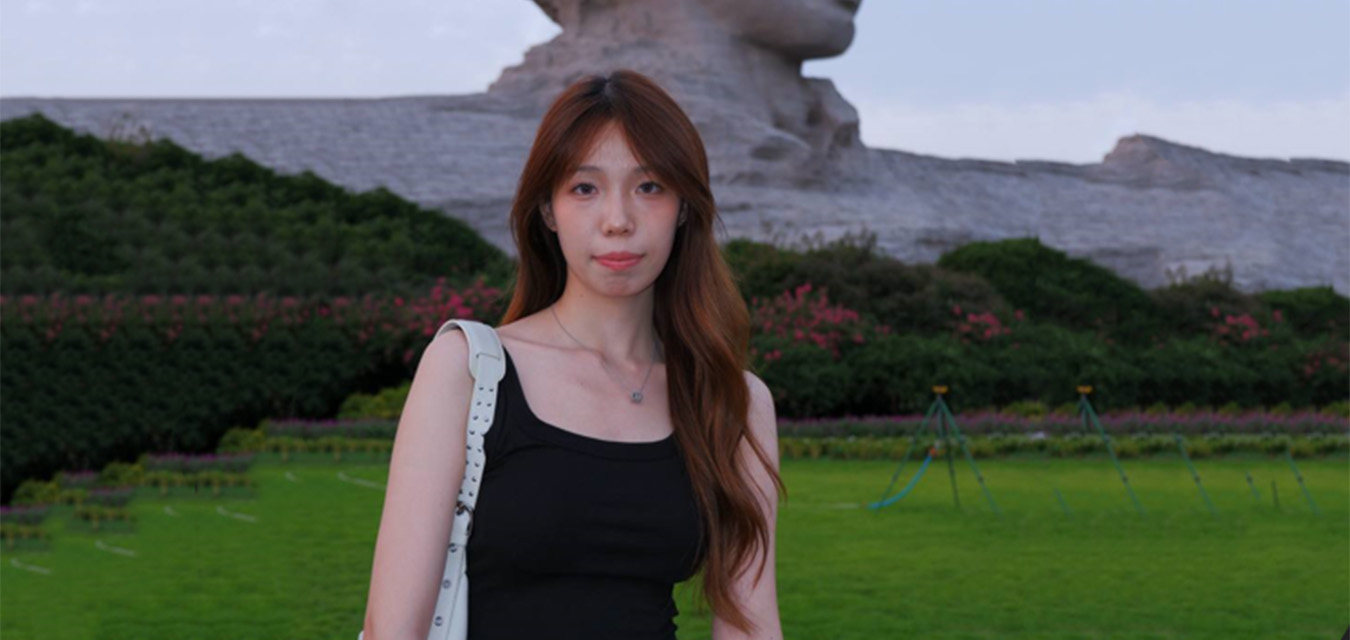 绿帽男亲自分享自己的漂亮女友 苏露月 小母狗身穿情趣内衣 在床上被单男操的高潮淫叫个不停