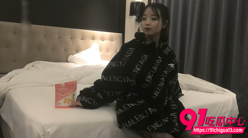 文轩探花佳作 萝莉黑丝包裹美腿撩拨 多姿势猛烈交合!