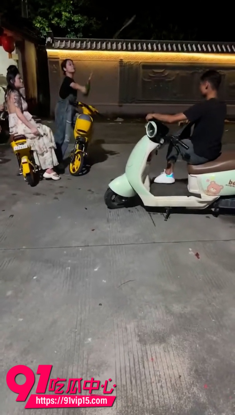大哥跟小仙女发生冲突直接当街一打四画面异常精彩2