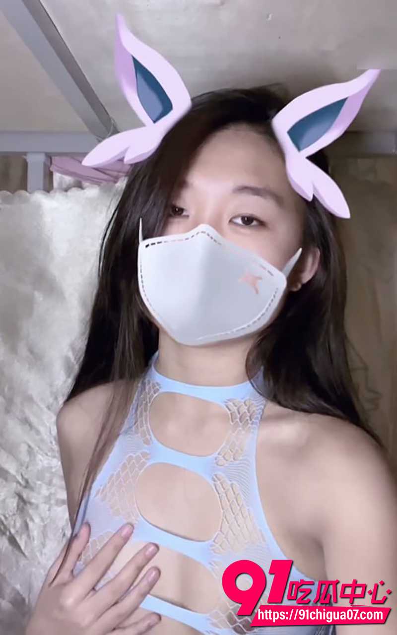 推特网黄嫩妹 薯条小咪 VIP专属福利上线 全裸热舞扭腰甩奶暴插粉红小骚穴 淫荡骚劲儿直冲脑门!