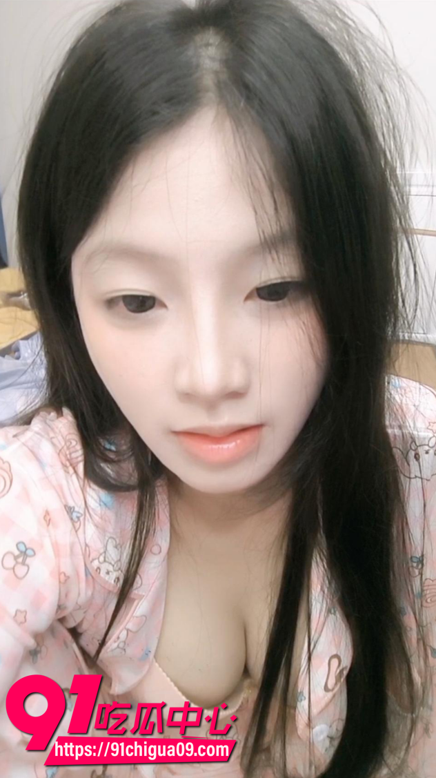 极品网黄 你的小月月 付费直播大秀 纯欲风的妹子想不到竟有如此反差！