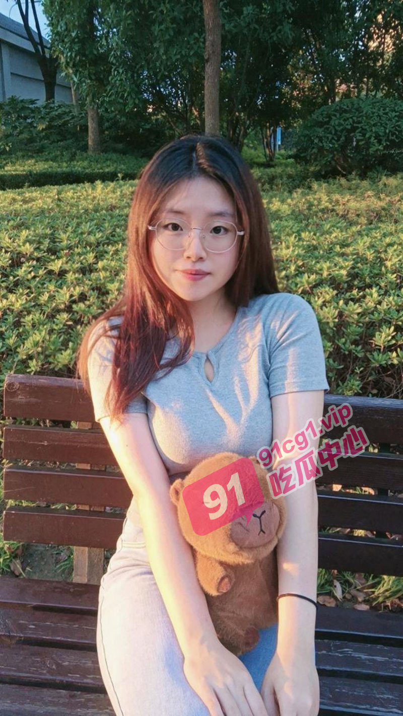 校园的炮机 — 被学长调教从清纯的小学妹变成纯欲的小骚货,露脸视频被流出。